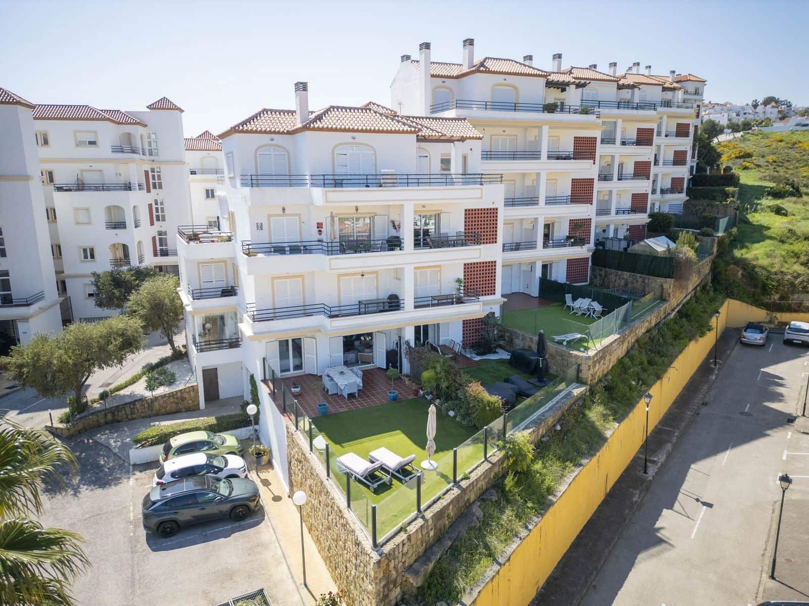 3 bedroom Apartment for sale in La Duquesa / Puerto de la Duquesa - € 375,000 (Ref: 9738754)