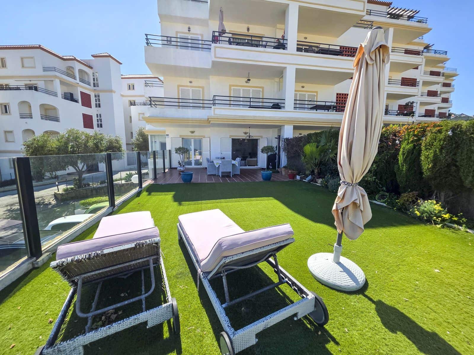 3 bedroom Apartment for sale in La Duquesa / Puerto de la Duquesa - € 375,000 (Ref: 9738754)