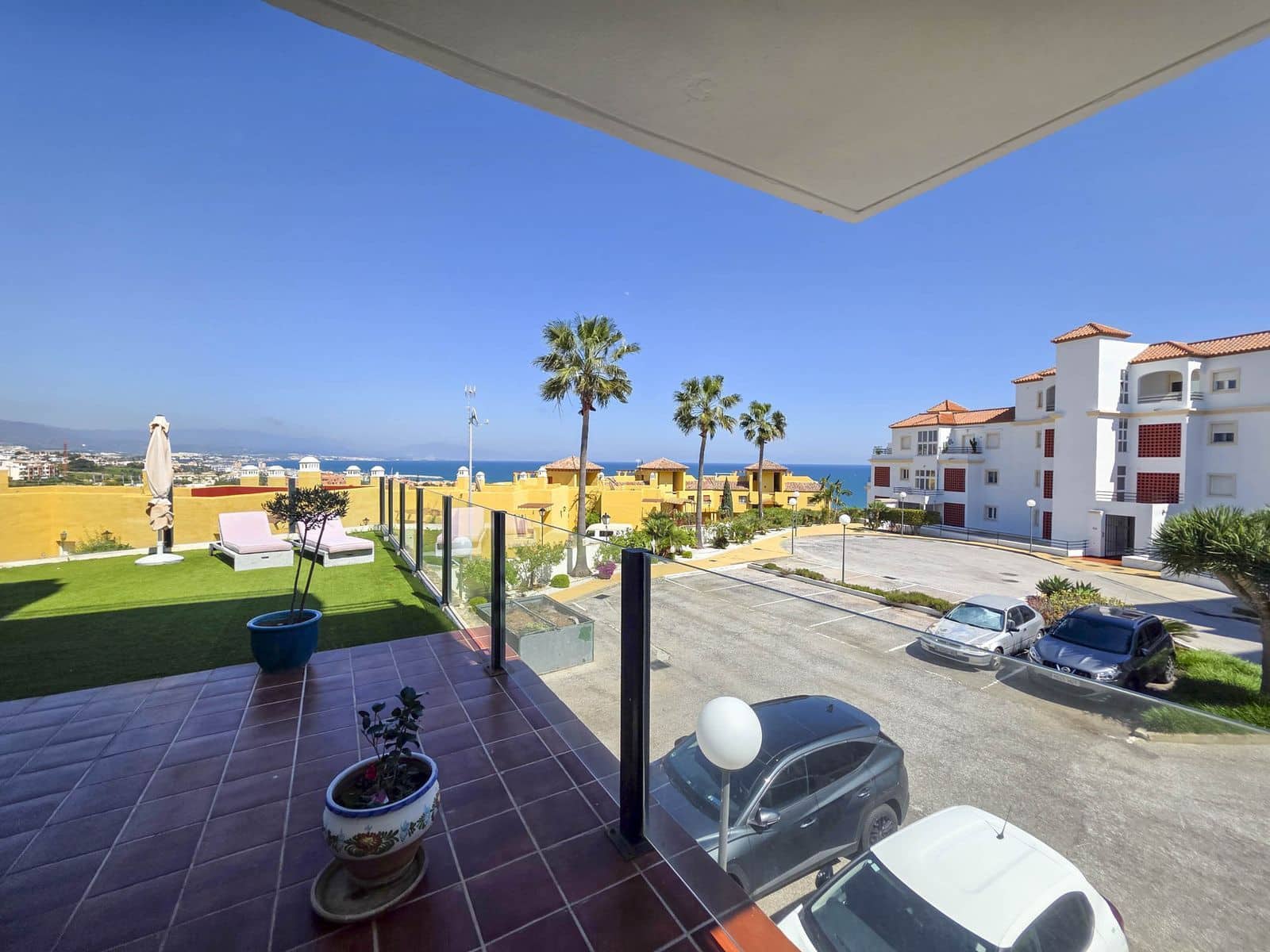 3 bedroom Apartment for sale in La Duquesa / Puerto de la Duquesa - € 375,000 (Ref: 9738754)