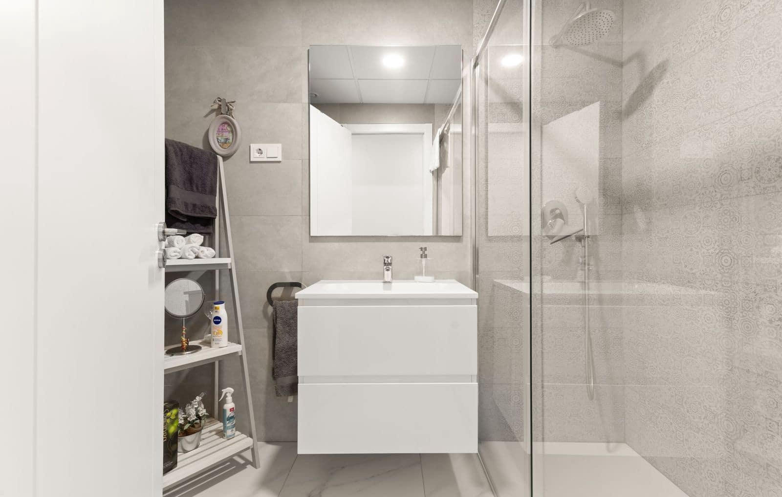 Apartamento de 2 habitaciones en Estepona en venta - 595.000 € (Ref: 9738759)