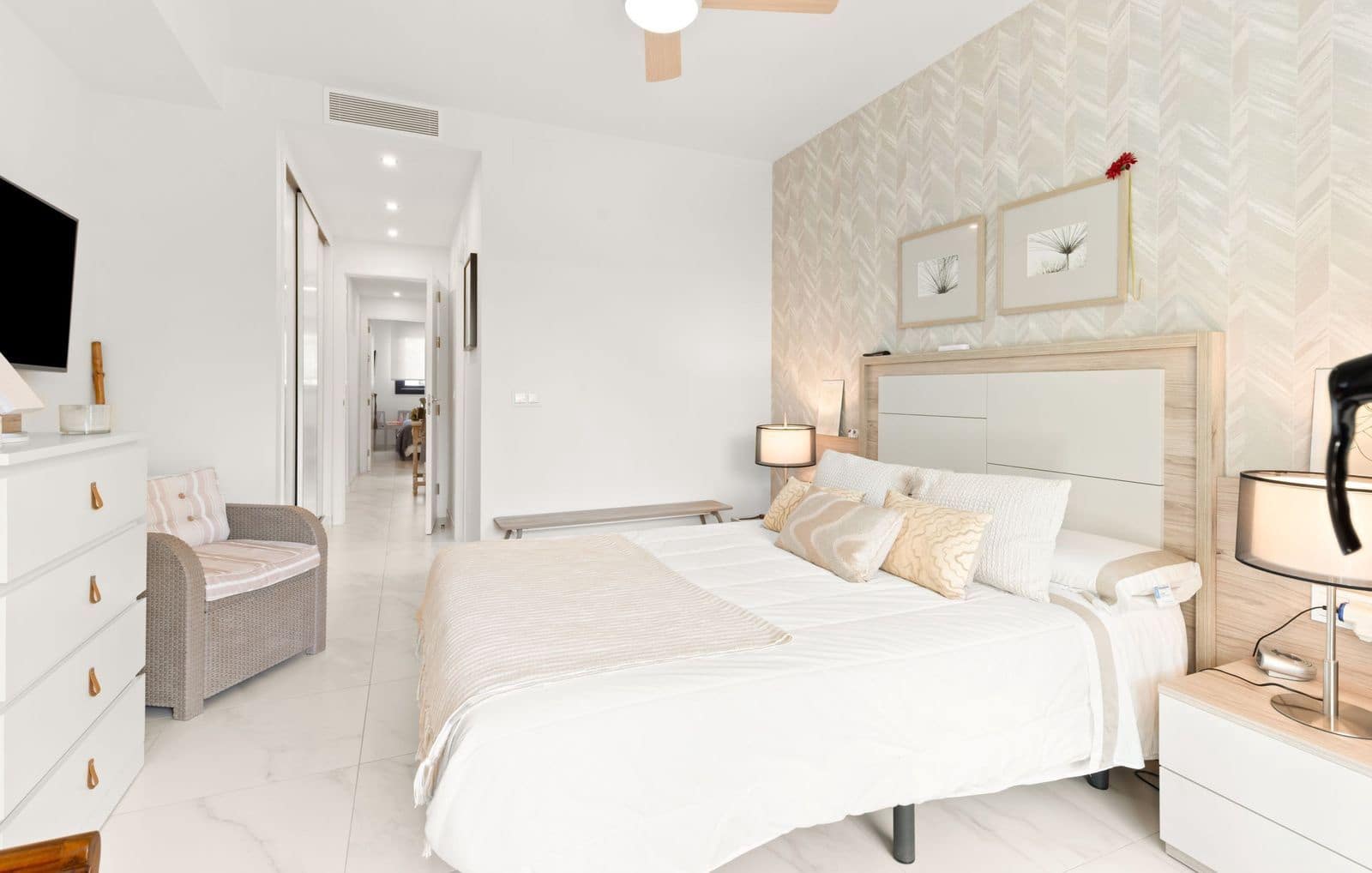 Apartamento de 2 habitaciones en Estepona en venta - 595.000 € (Ref: 9738759)