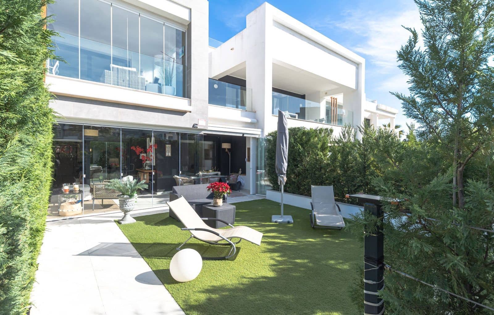 Apartamento de 2 habitaciones en Estepona en venta - 595.000 € (Ref: 9738759)