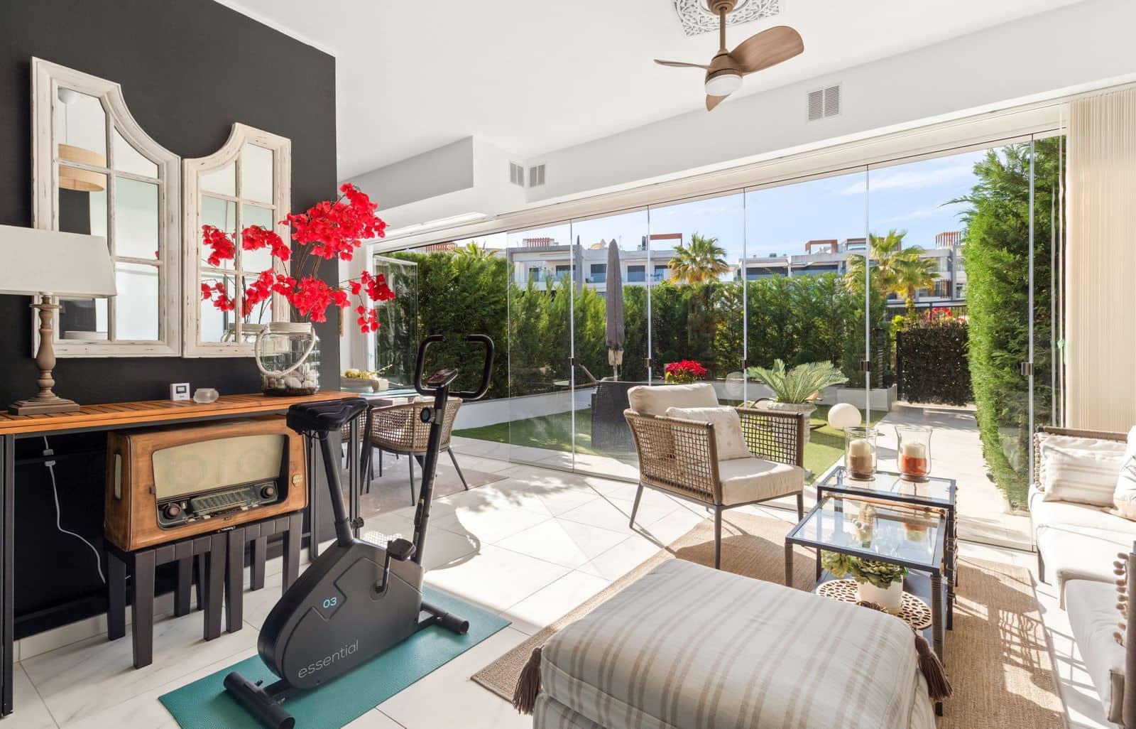 Apartamento de 2 habitaciones en Estepona en venta - 595.000 € (Ref: 9738759)