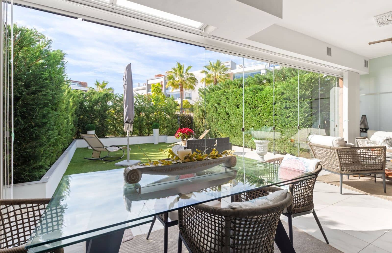 Apartamento de 2 habitaciones en Estepona en venta - 595.000 € (Ref: 9738759)