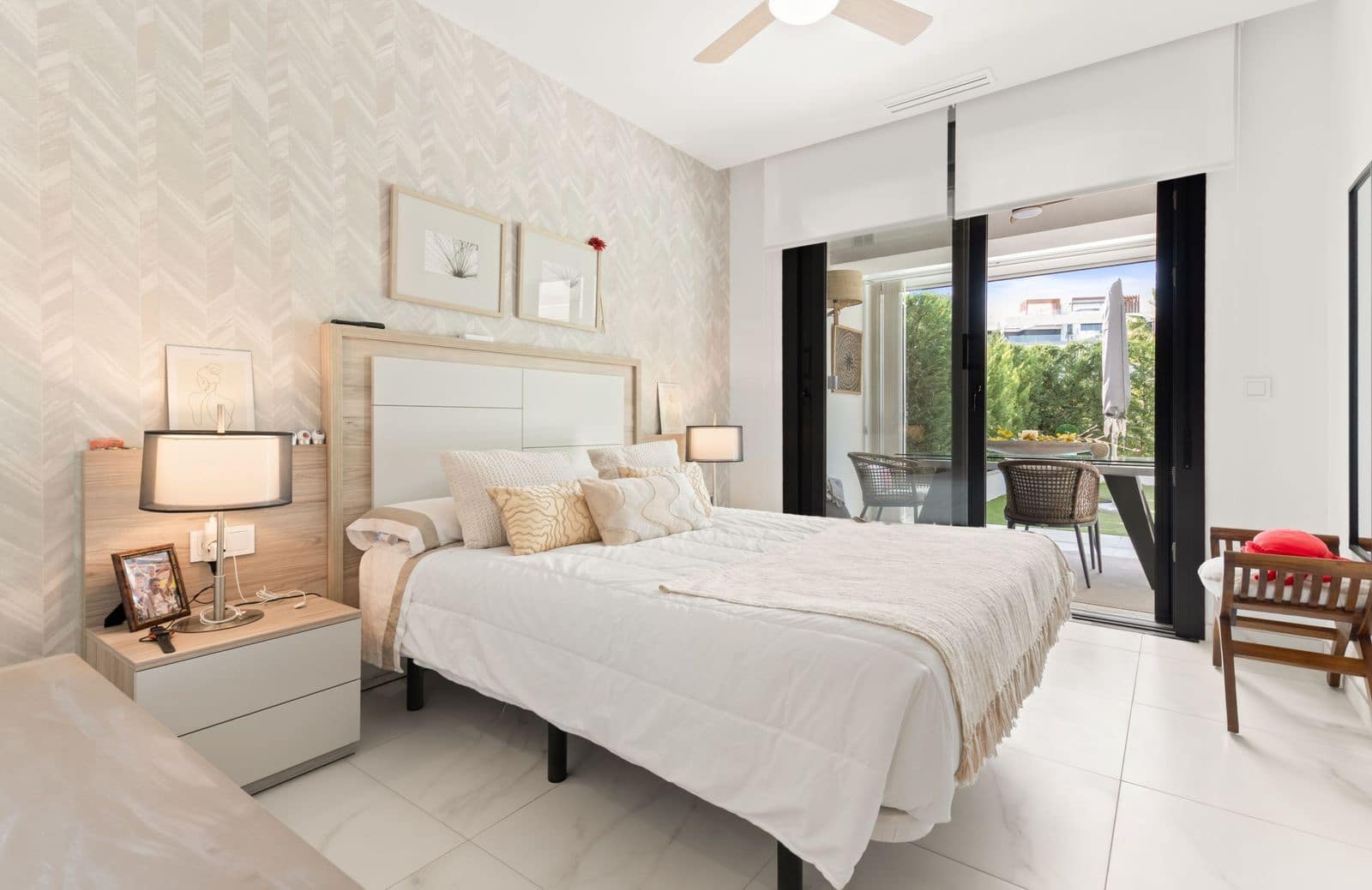 Apartamento de 2 habitaciones en Estepona en venta - 595.000 € (Ref: 9738759)