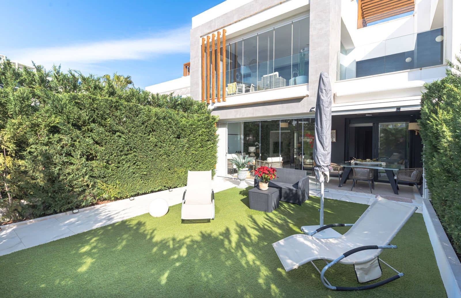 Apartamento de 2 habitaciones en Estepona en venta - 595.000 € (Ref: 9738759)