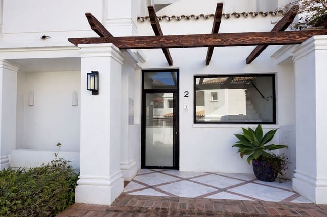 2 chambre Appartement à vendre à Nueva Andalucia, Marbella - 595 000 € (Ref: 9738762)
