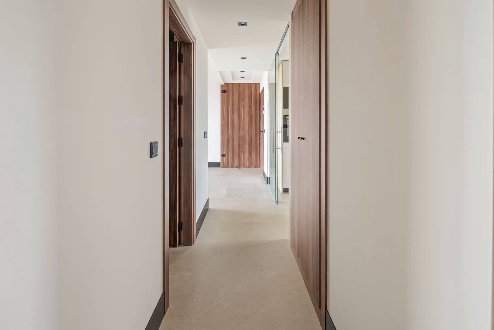 2 bedroom Apartment for sale in Nueva Andalucia - € 850,000 (Ref: 9738765)