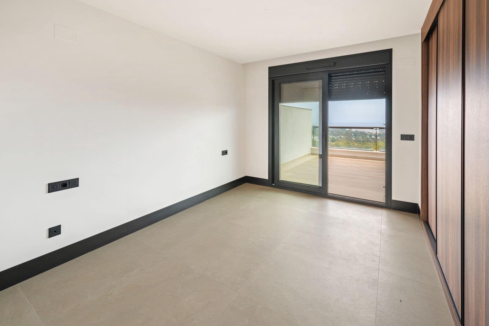 2 bedroom Apartment for sale in Nueva Andalucia - € 850,000 (Ref: 9738765)