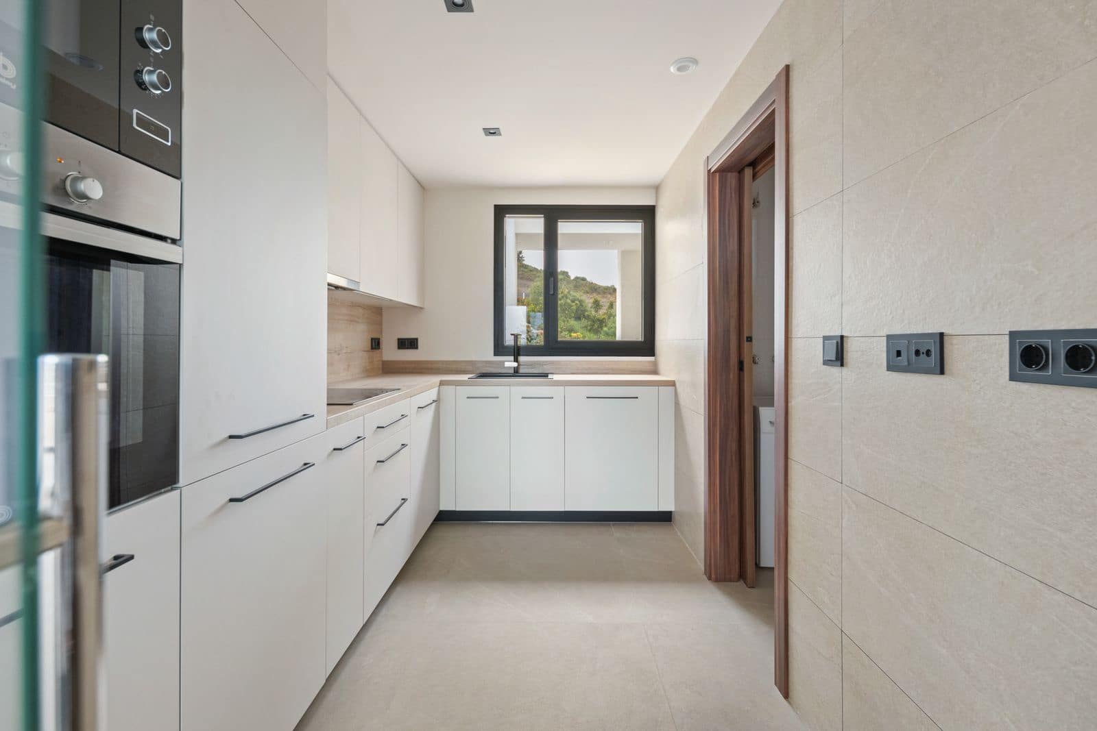 2 bedroom Apartment for sale in Nueva Andalucia - € 850,000 (Ref: 9738765)