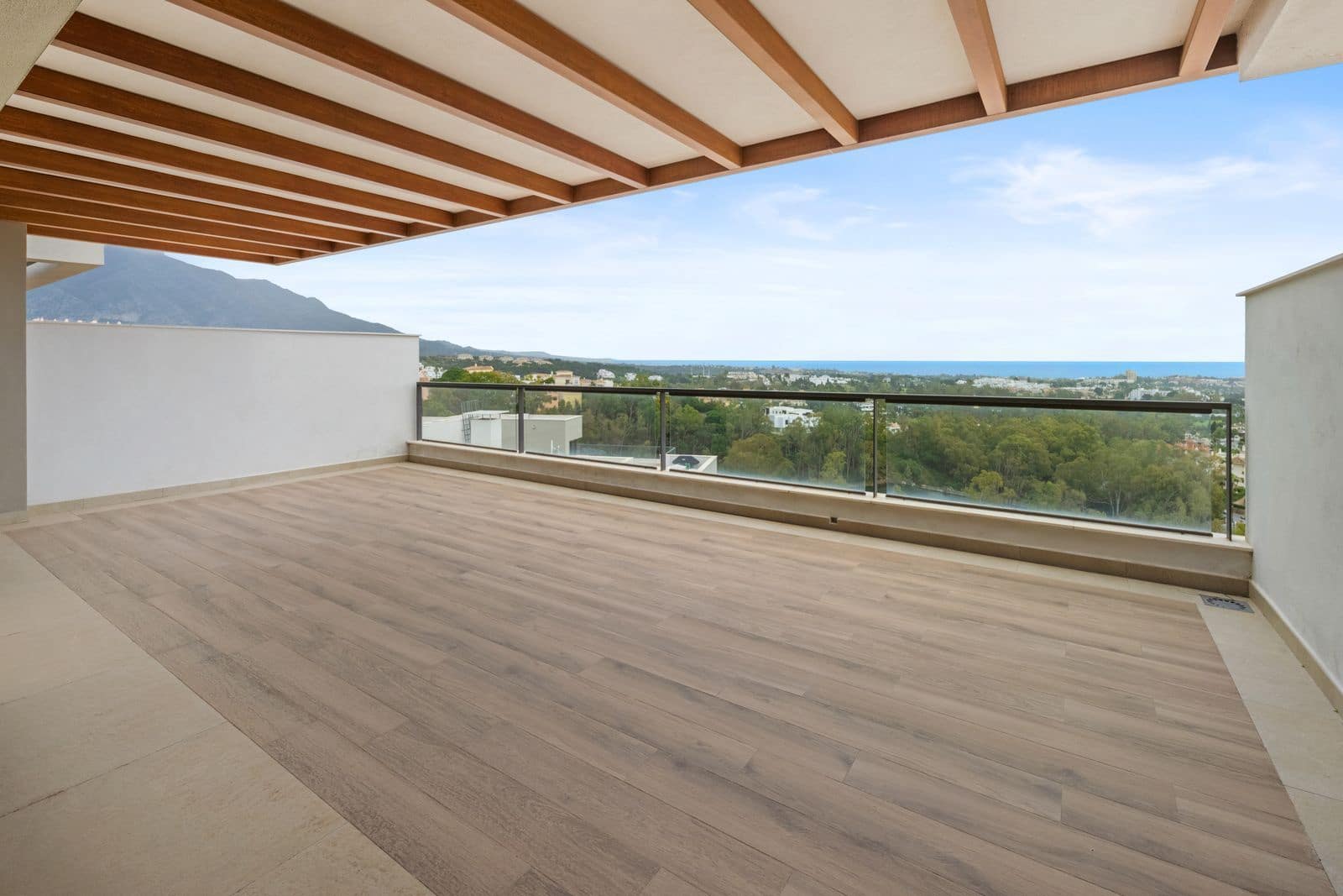 2 bedroom Apartment for sale in Nueva Andalucia - € 850,000 (Ref: 9738765)