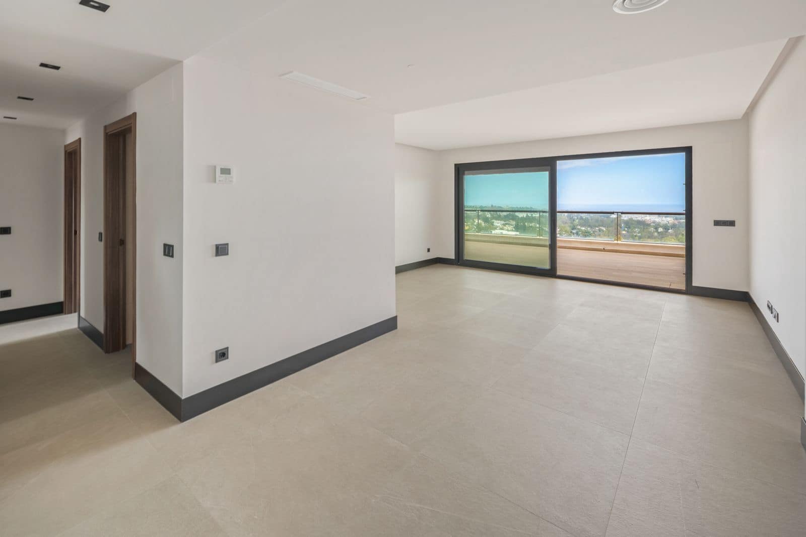 2 bedroom Apartment for sale in Nueva Andalucia - € 850,000 (Ref: 9738765)