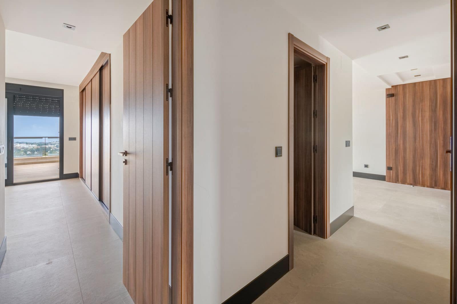 2 bedroom Apartment for sale in Nueva Andalucia - € 850,000 (Ref: 9738765)