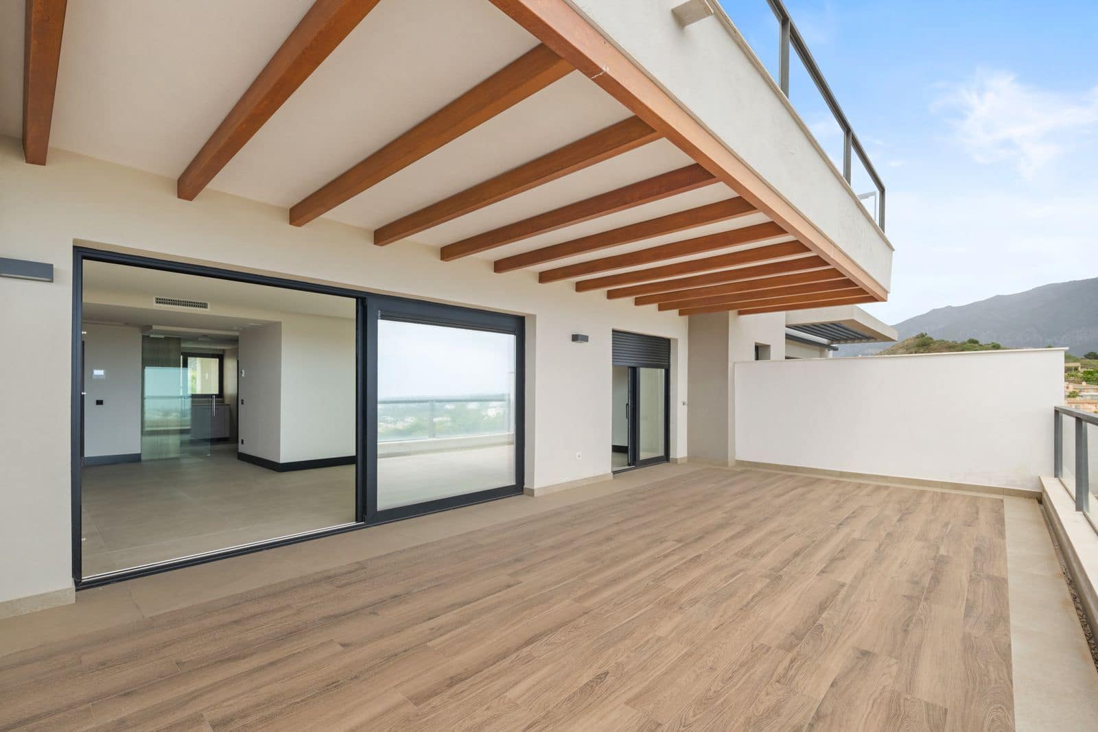 2 bedroom Apartment for sale in Nueva Andalucia - € 850,000 (Ref: 9738765)