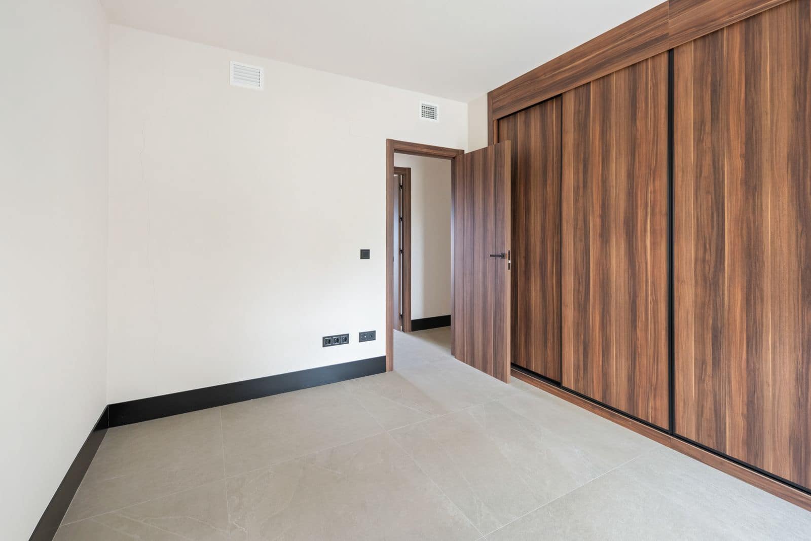 2 bedroom Apartment for sale in Nueva Andalucia - € 850,000 (Ref: 9738765)