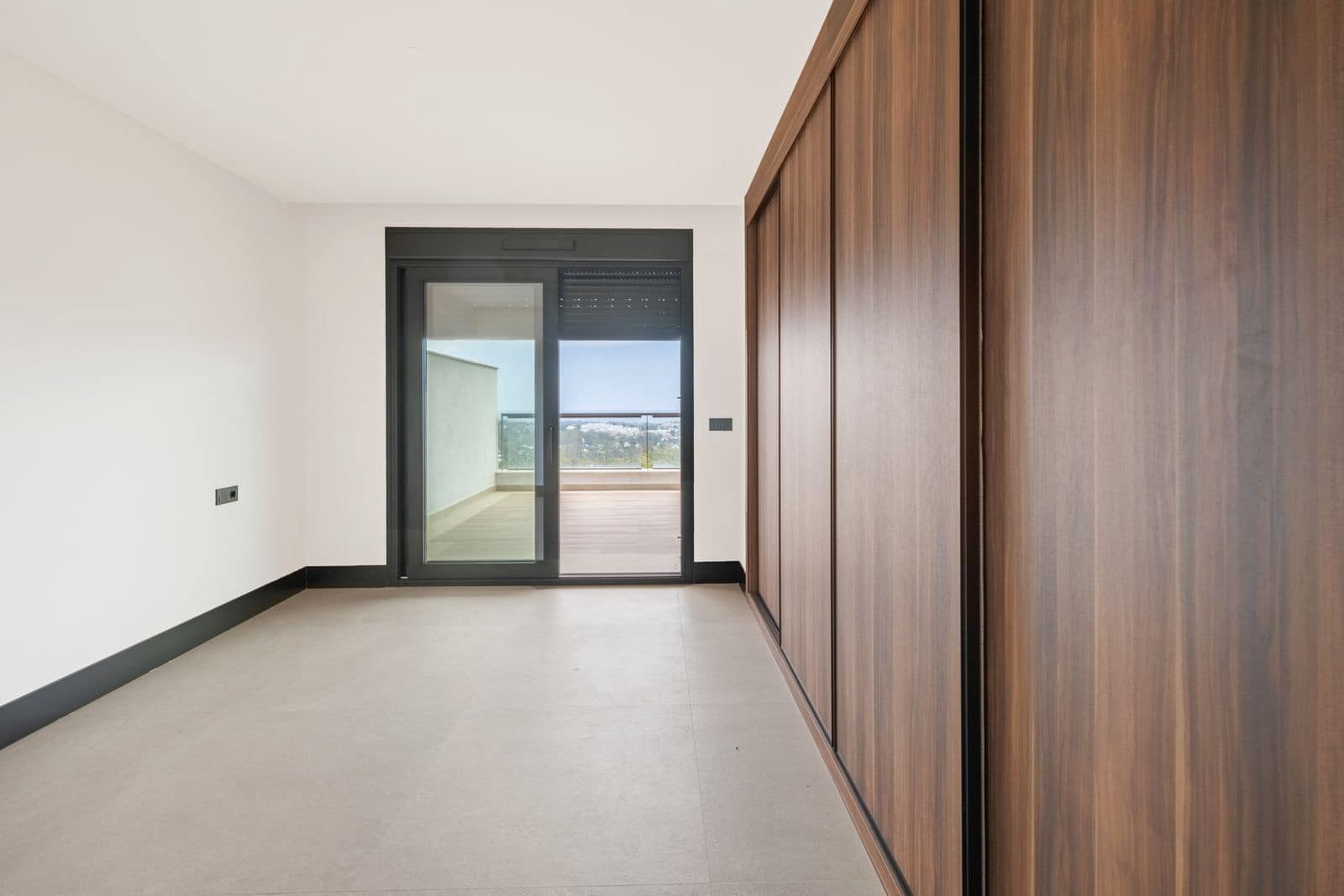 2 bedroom Apartment for sale in Nueva Andalucia - € 850,000 (Ref: 9738765)