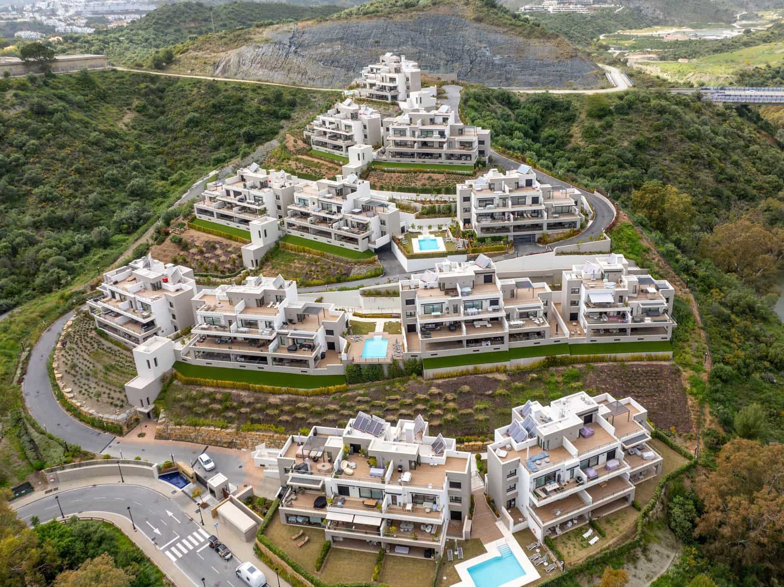 2 bedroom Apartment for sale in Nueva Andalucia - € 850,000 (Ref: 9738765)