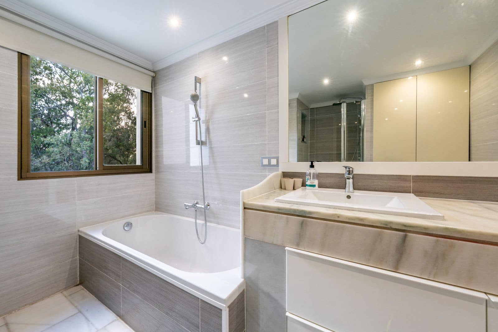 2 bedroom Penthouse for sale in Elviria - € 599,990 (Ref: 9738769)