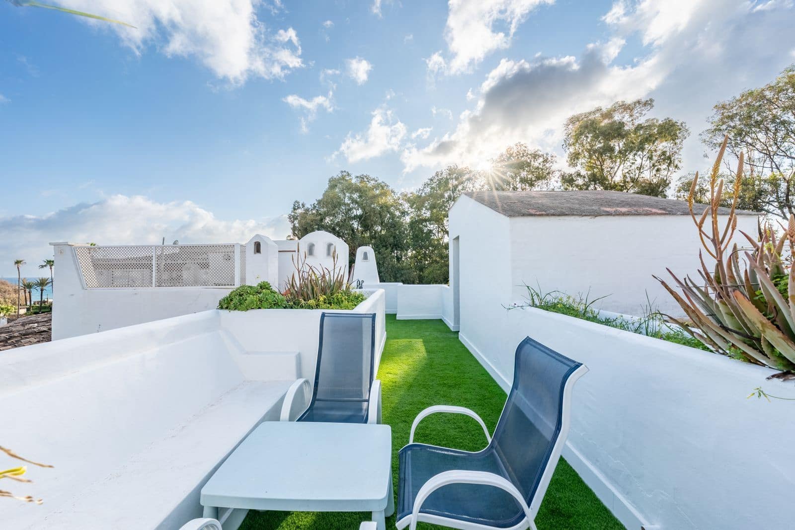 2 bedroom Penthouse for sale in Elviria - € 599,990 (Ref: 9738769)