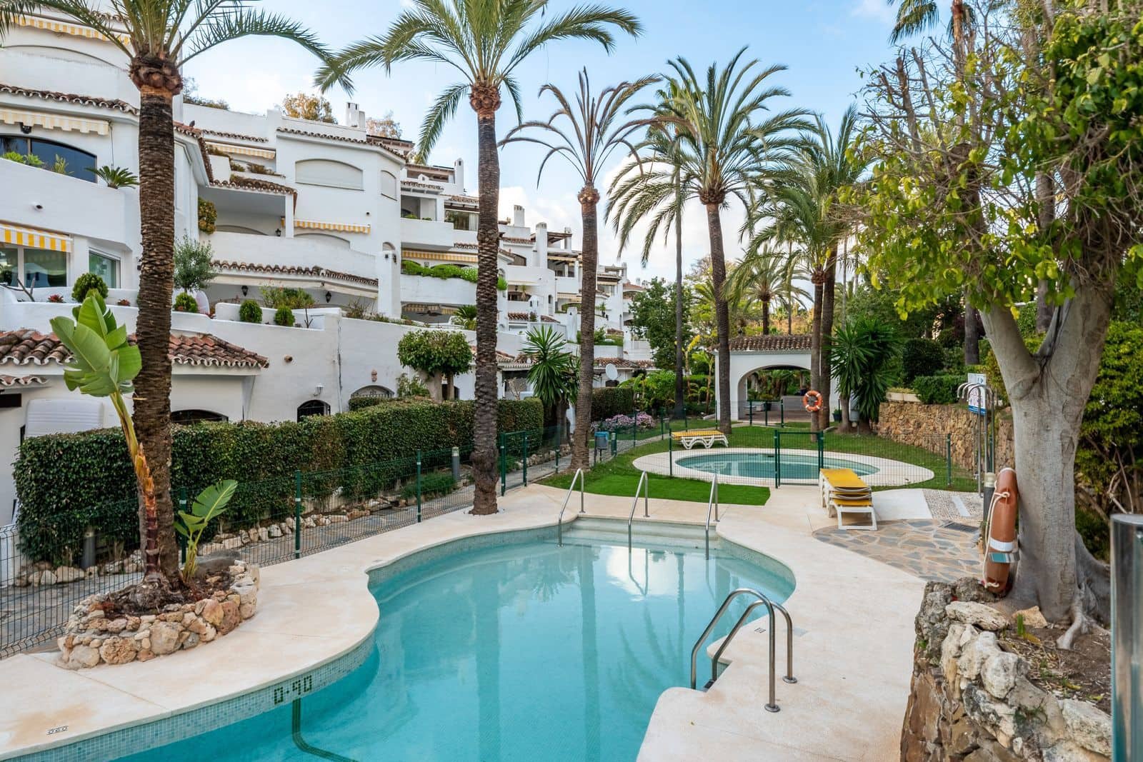 2 bedroom Penthouse for sale in Elviria - € 599,990 (Ref: 9738769)