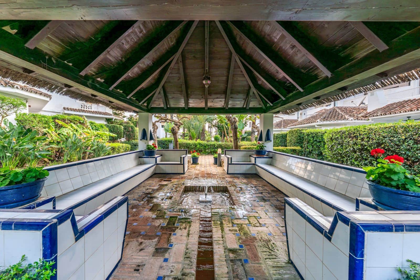 2 bedroom Penthouse for sale in Elviria - € 599,990 (Ref: 9738769)