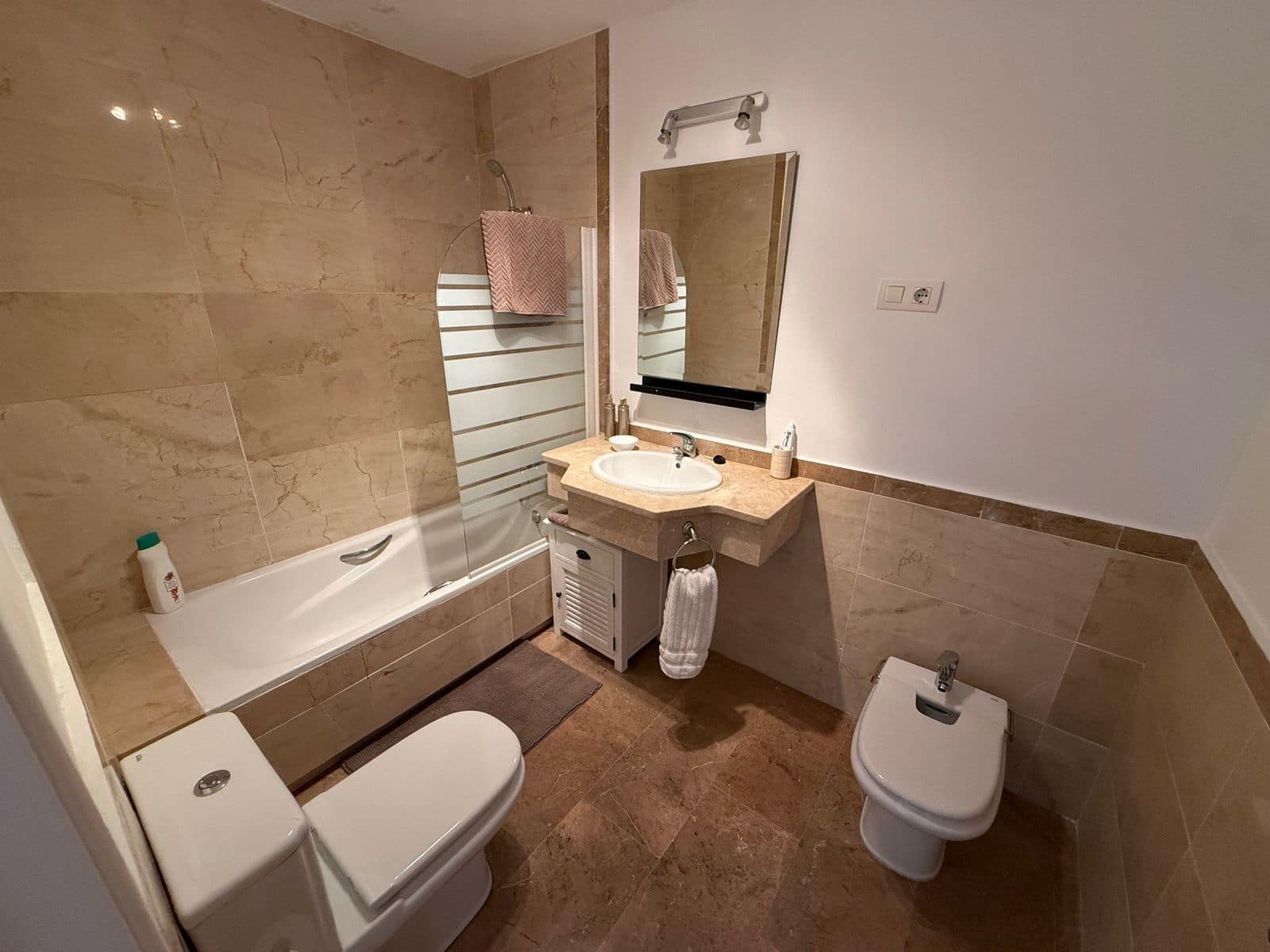 2 bedroom Apartment for sale in Calahonda - € 579,000 (Ref: 9738778)