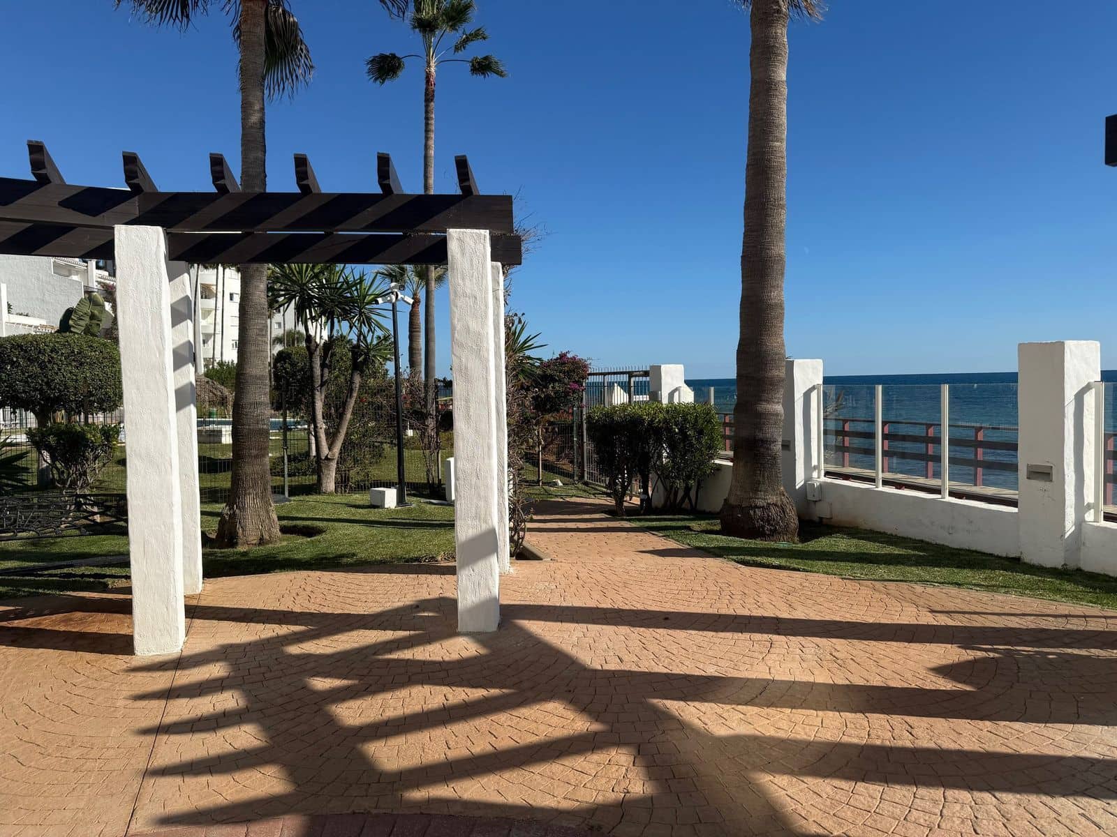 2 bedroom Apartment for sale in Calahonda - € 579,000 (Ref: 9738778)