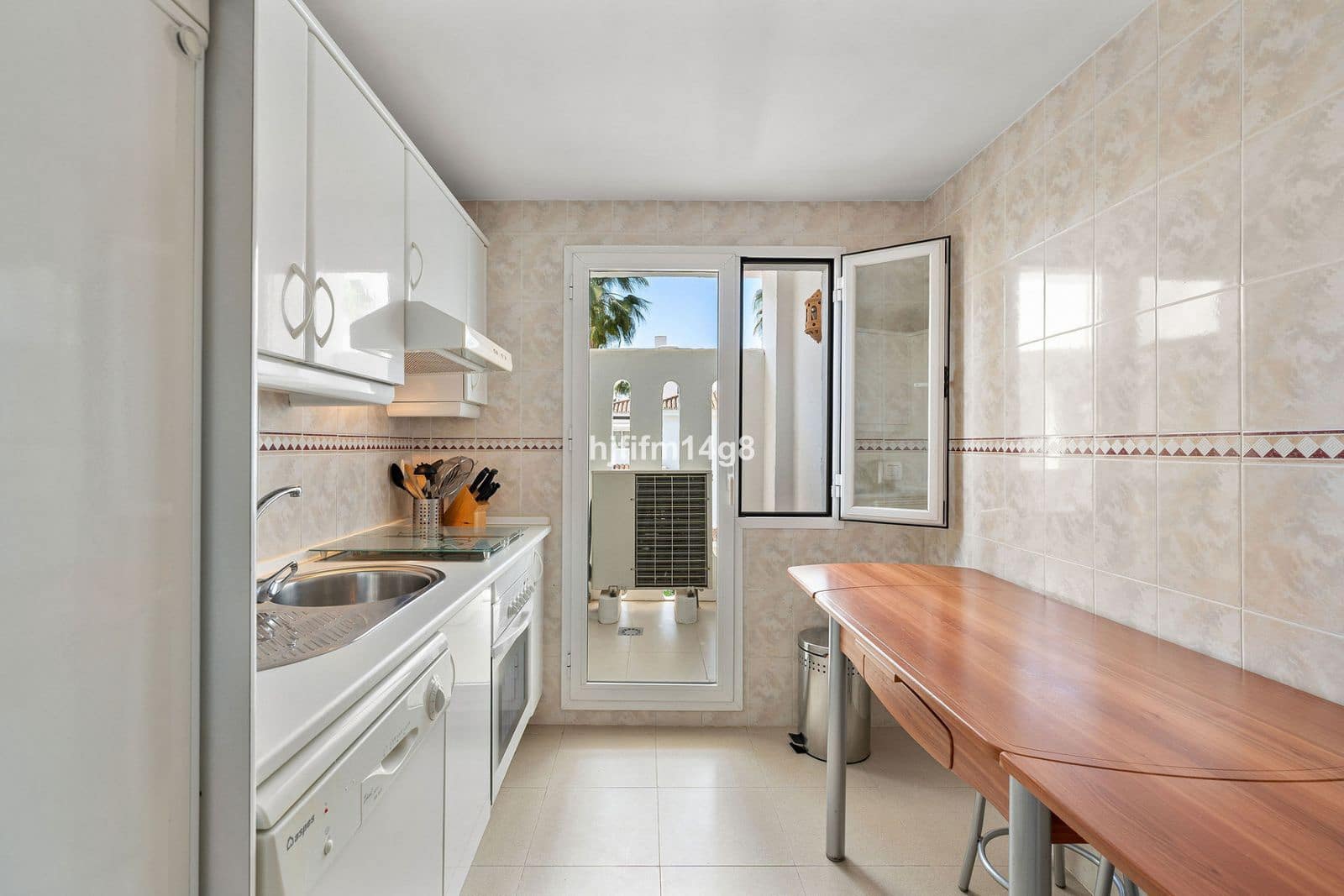 1 bedroom Penthouse for sale in Nueva Andalucia - € 415,000 (Ref: 9738781)