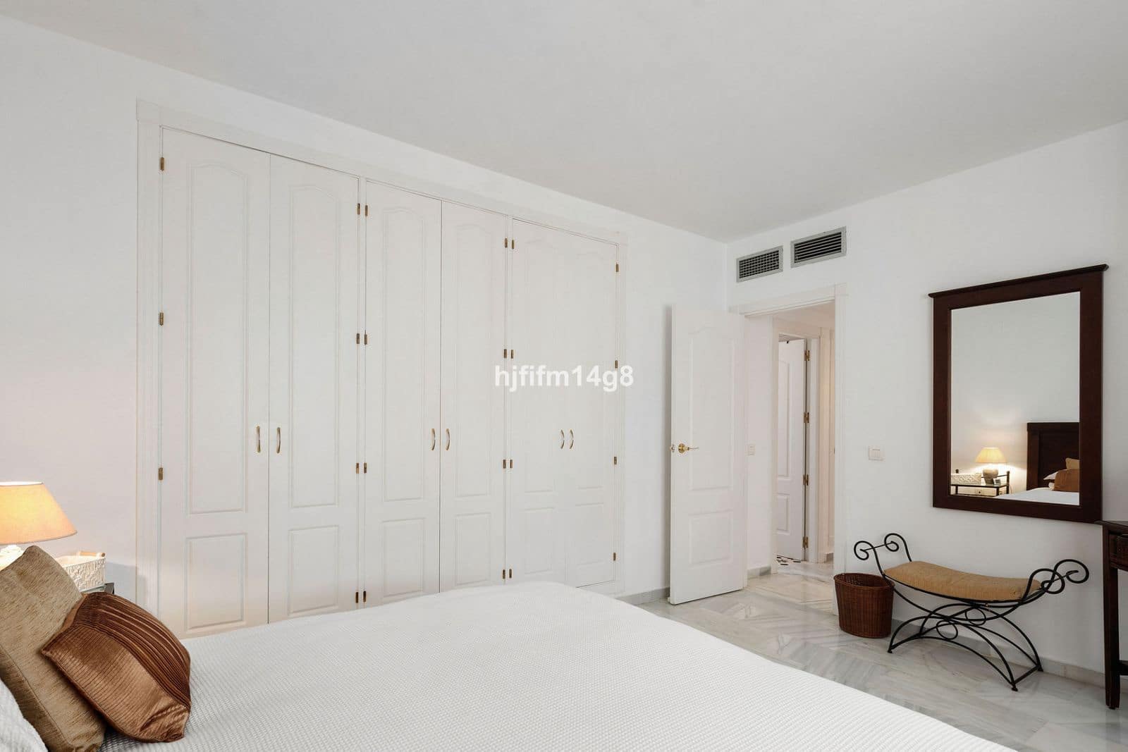 1 bedroom Penthouse for sale in Nueva Andalucia - € 415,000 (Ref: 9738781)