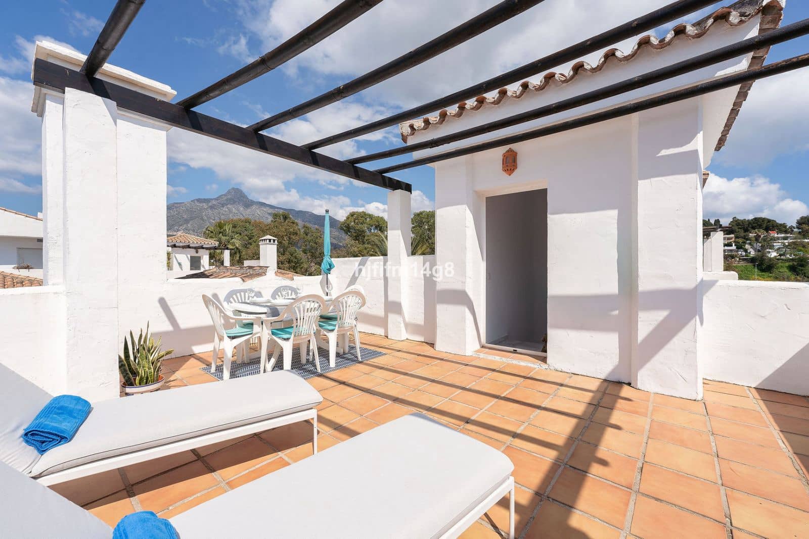 1 bedroom Penthouse for sale in Nueva Andalucia - € 415,000 (Ref: 9738781)