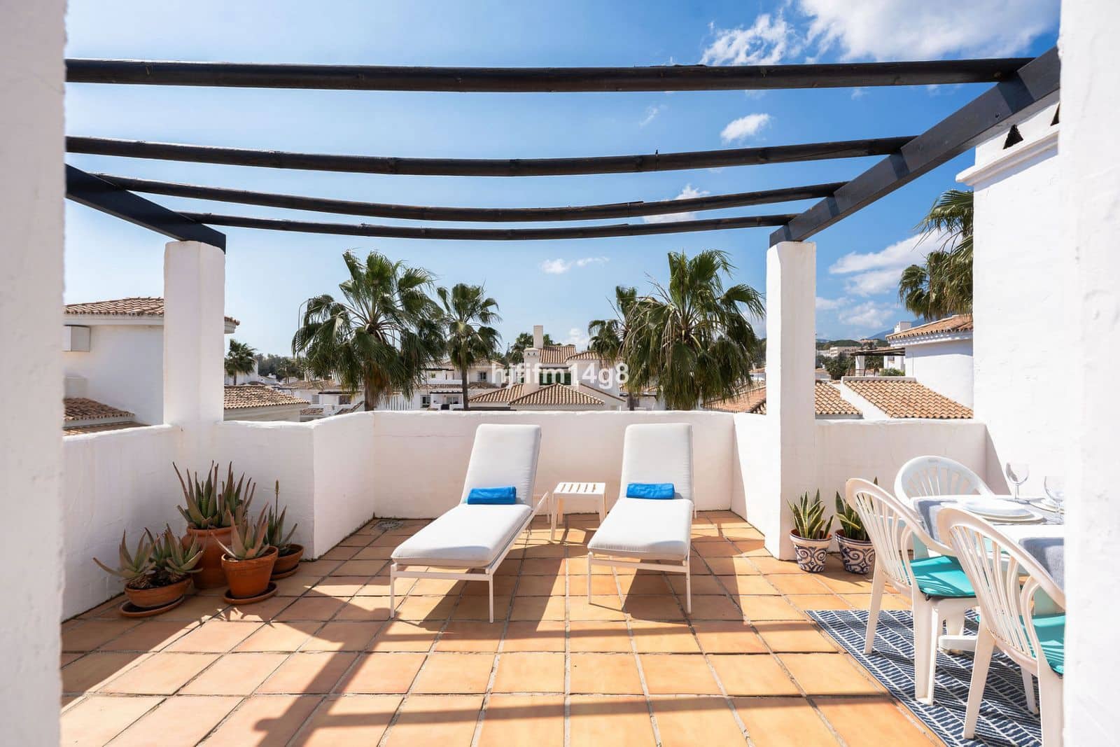 1 bedroom Penthouse for sale in Nueva Andalucia - € 415,000 (Ref: 9738781)