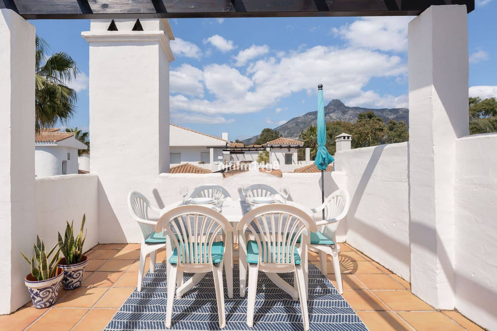 1 bedroom Penthouse for sale in Nueva Andalucia - € 415,000 (Ref: 9738781)