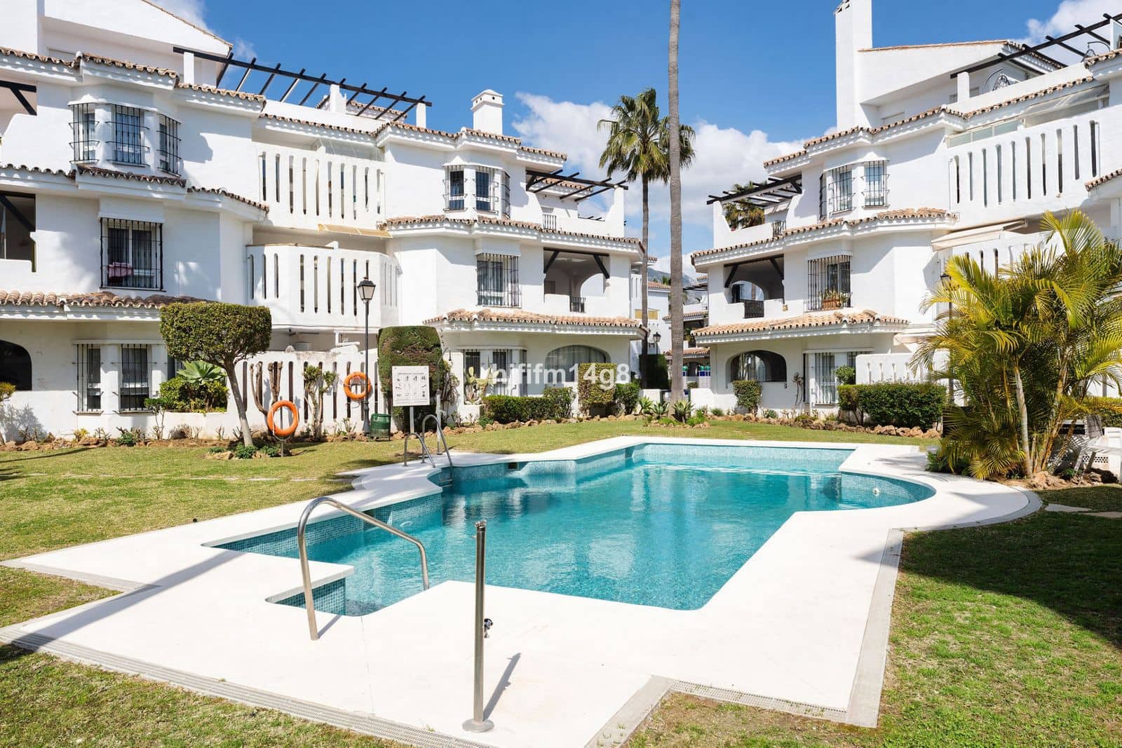 1 bedroom Penthouse for sale in Nueva Andalucia - € 415,000 (Ref: 9738781)