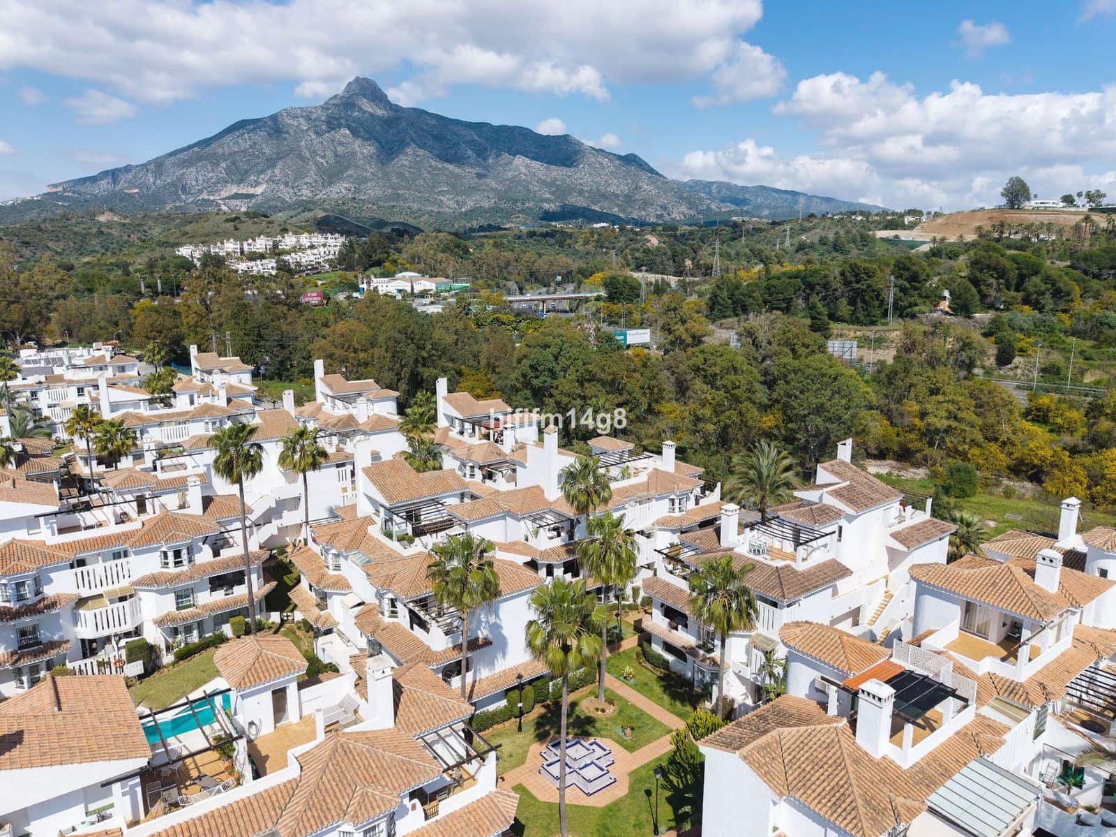 1 bedroom Penthouse for sale in Nueva Andalucia - € 415,000 (Ref: 9738781)