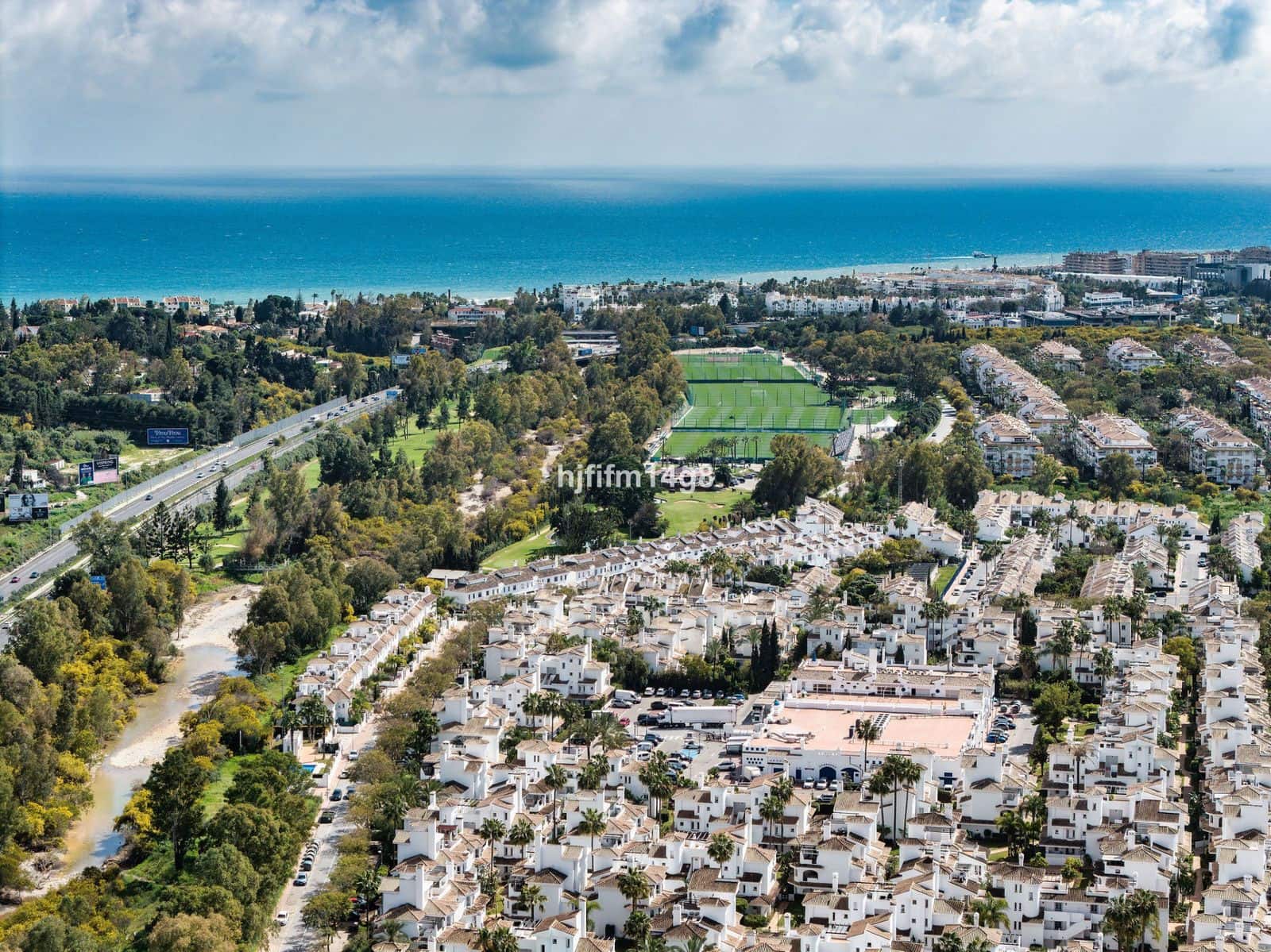 1 bedroom Penthouse for sale in Nueva Andalucia - € 415,000 (Ref: 9738781)