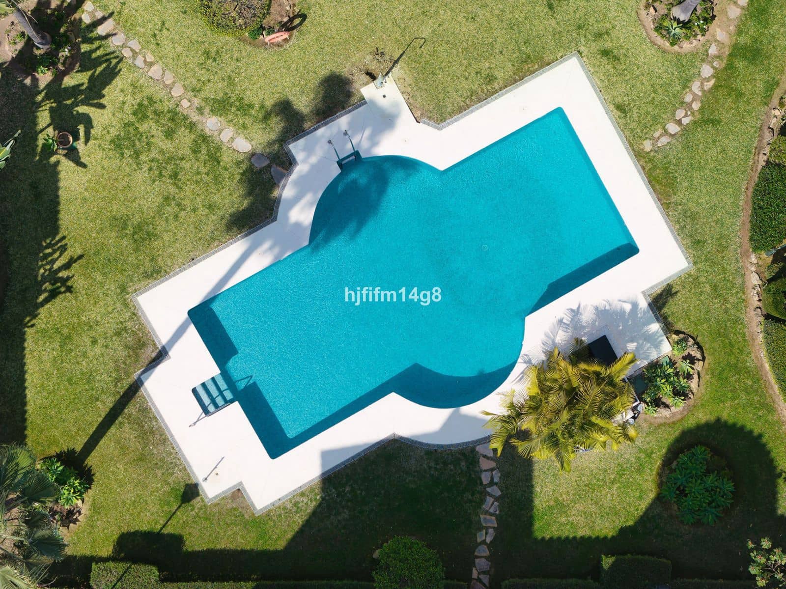 1 bedroom Penthouse for sale in Nueva Andalucia - € 415,000 (Ref: 9738781)