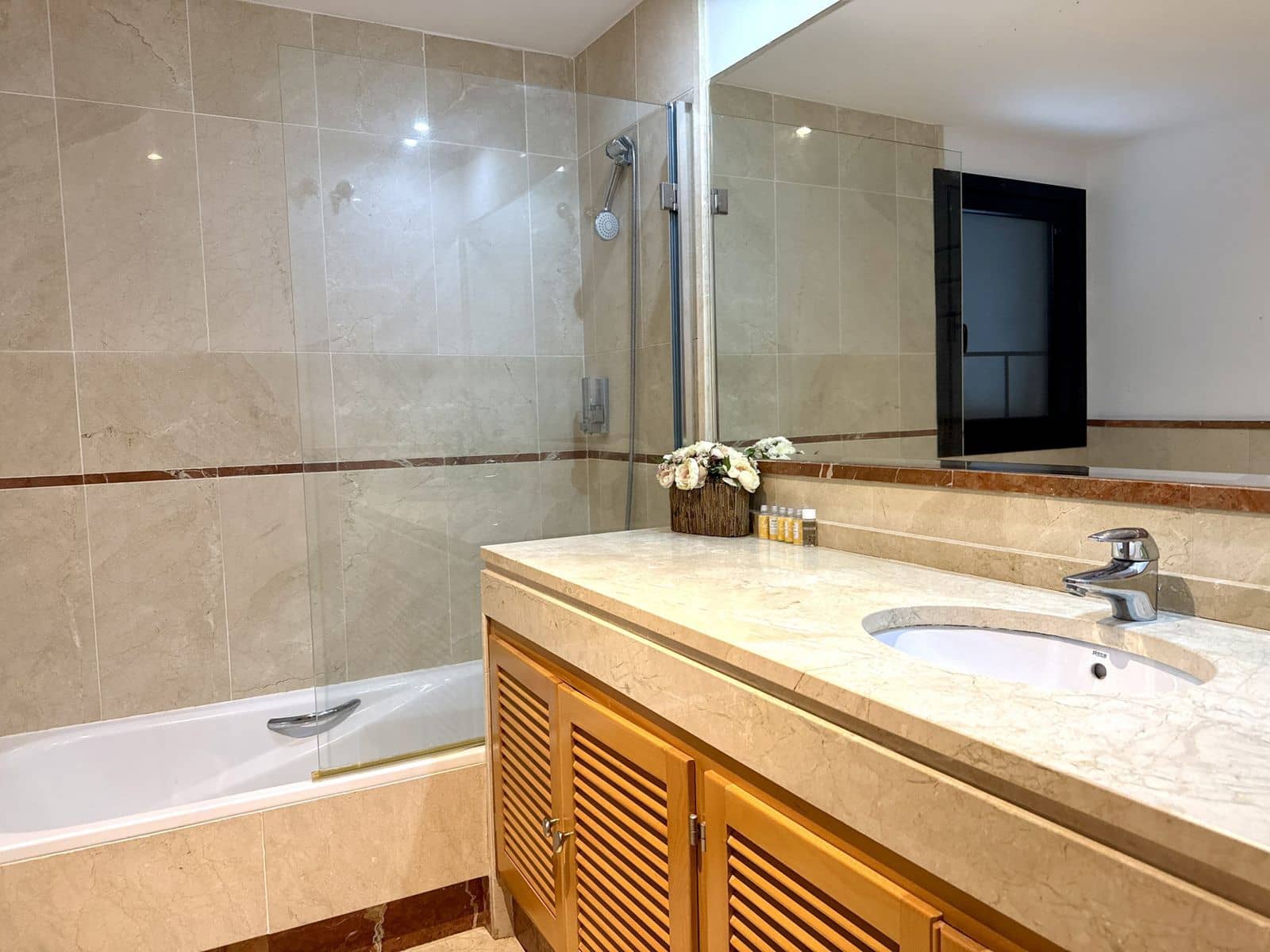 2 bedroom Apartment for sale in Puerto Banus - € 665,000 (Ref: 9738785)