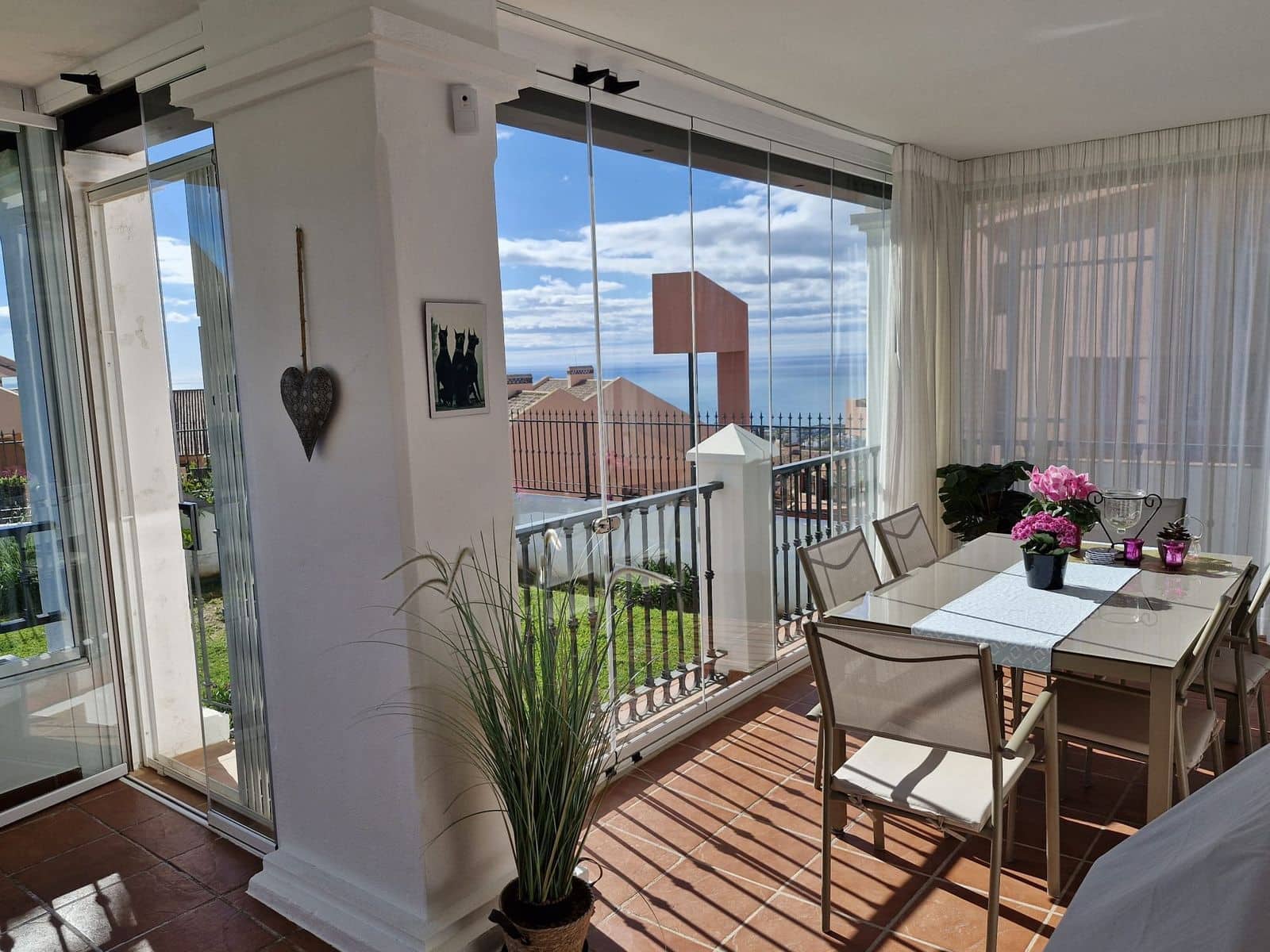 2 bedroom Apartment for sale in Calahonda - € 439,000 (Ref: 9738800)