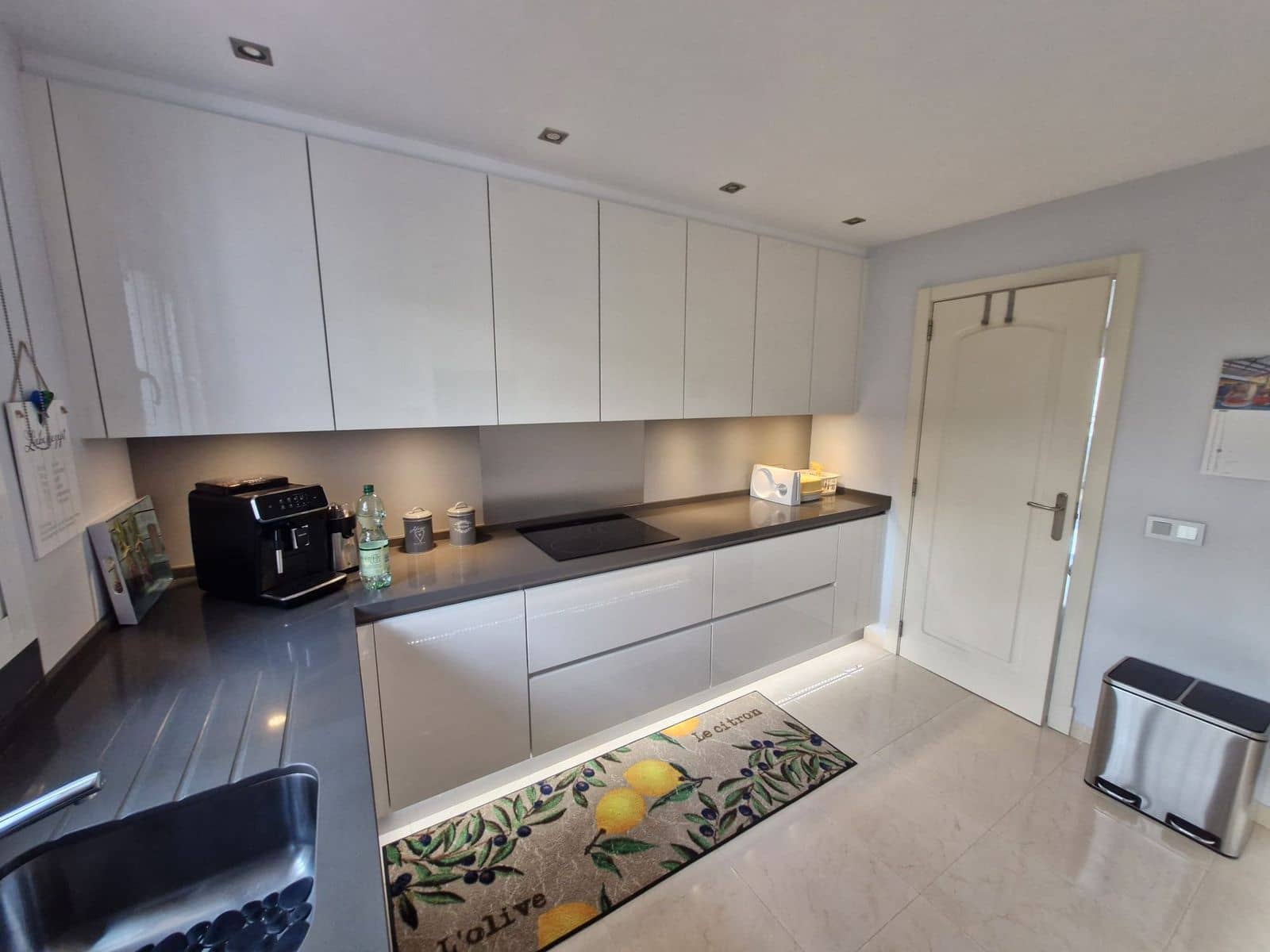 2 bedroom Apartment for sale in Calahonda - € 439,000 (Ref: 9738800)