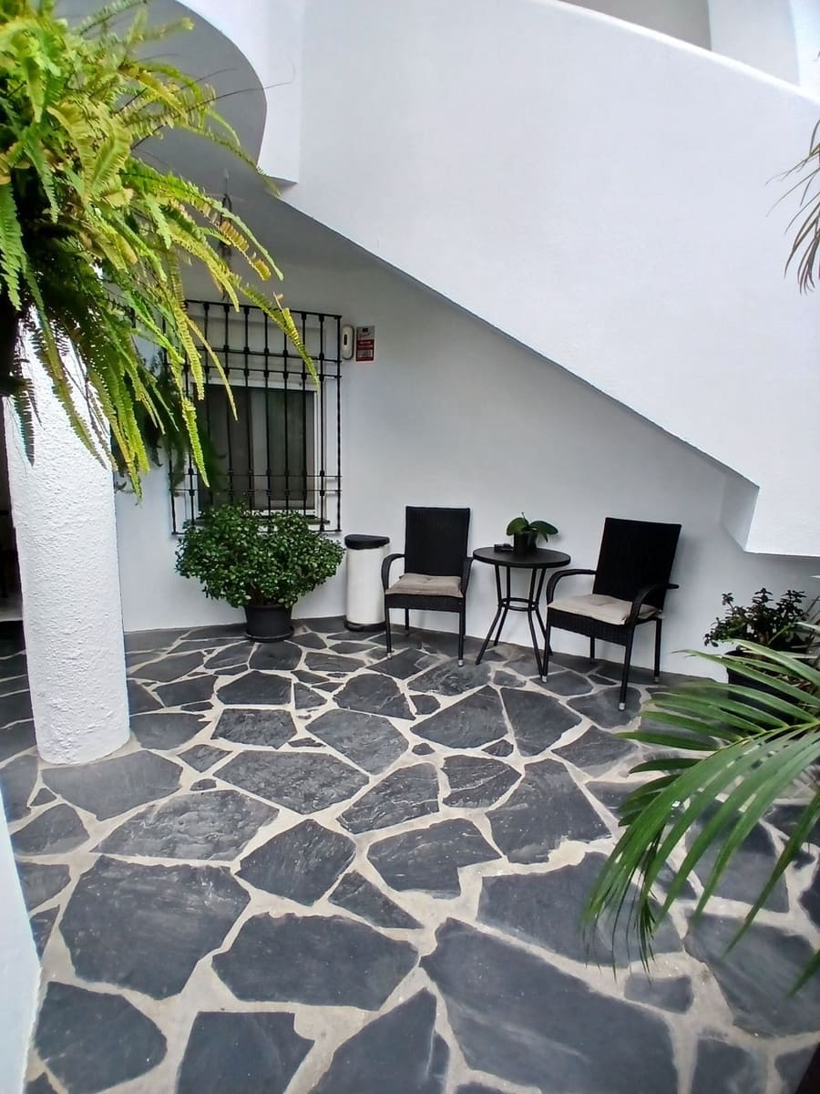 3 bedroom Apartment for sale in Calahonda - € 495,000 (Ref: 9738805)