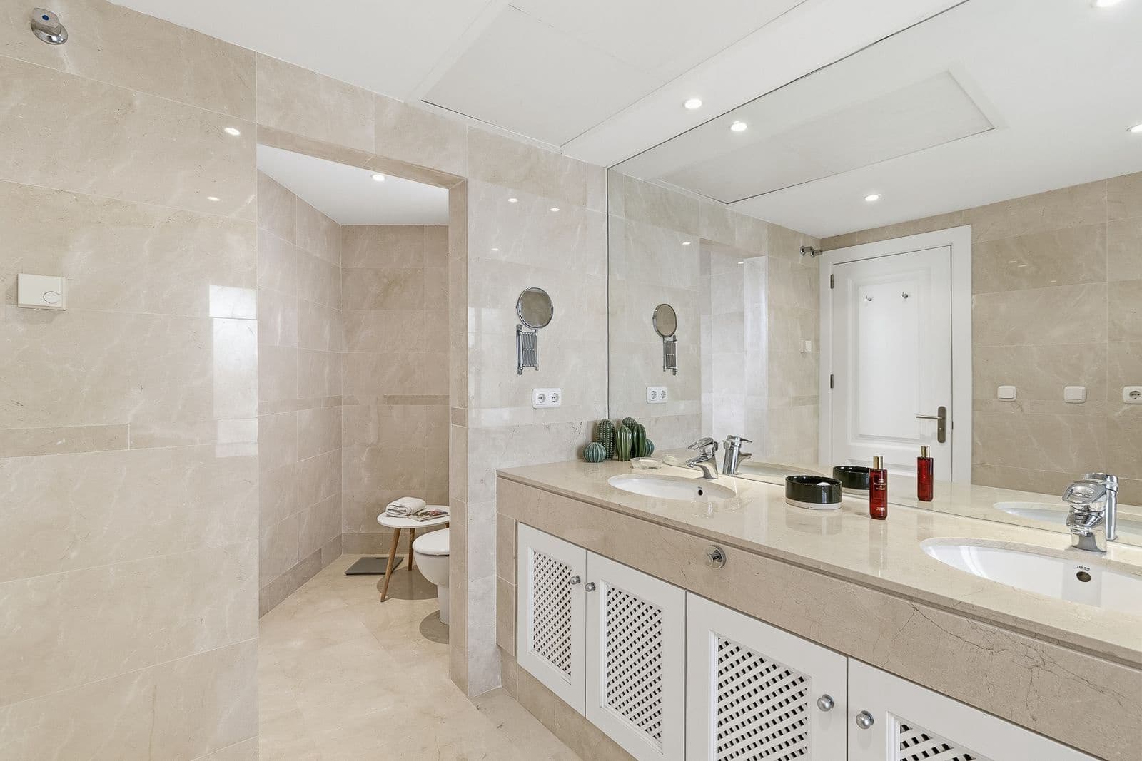 3 bedroom Apartment for sale in Nueva Andalucia - € 695,000 (Ref: 9738806)