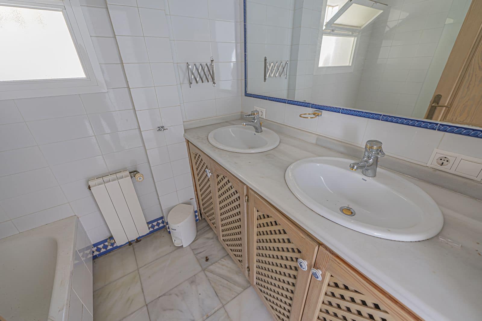 4 quarto Moradia para venda em El Paraiso - 1 700 000 € (Ref: 9738807)