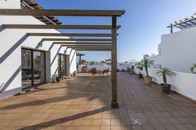 2 bedroom Apartment for sale in La Alcaidesa - € 458,000 (Ref: 9738812)