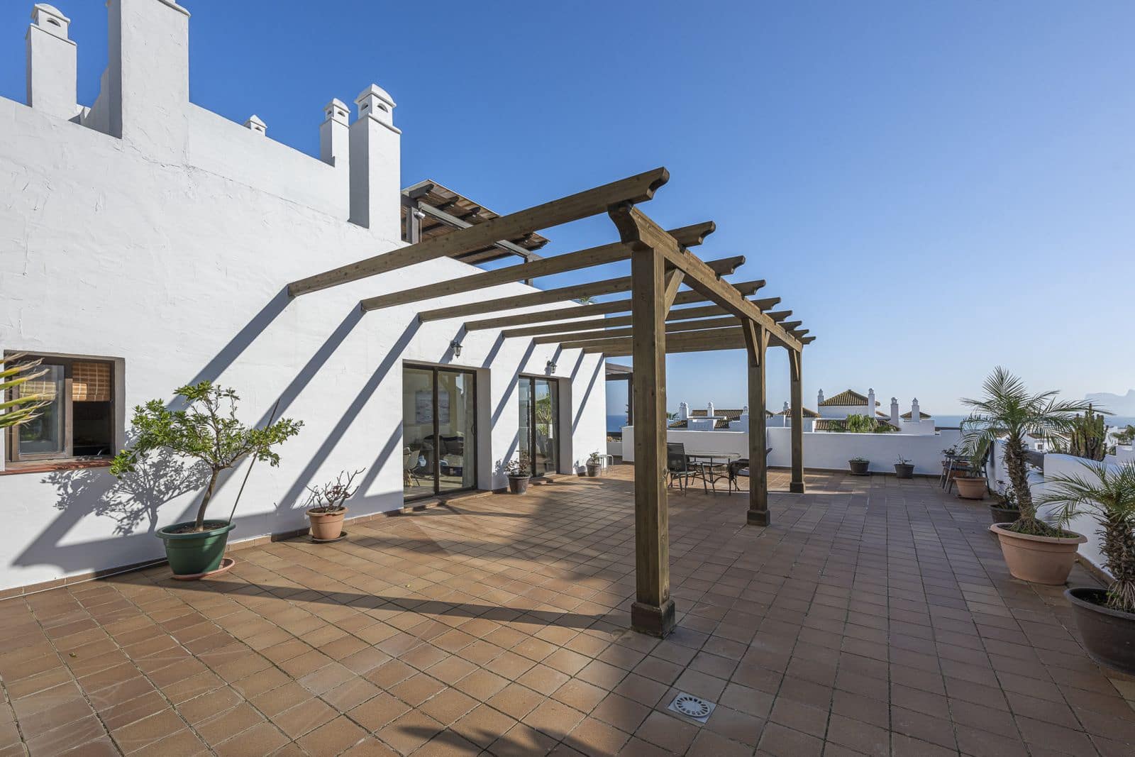 2 bedroom Apartment for sale in La Alcaidesa - € 458,000 (Ref: 9738812)