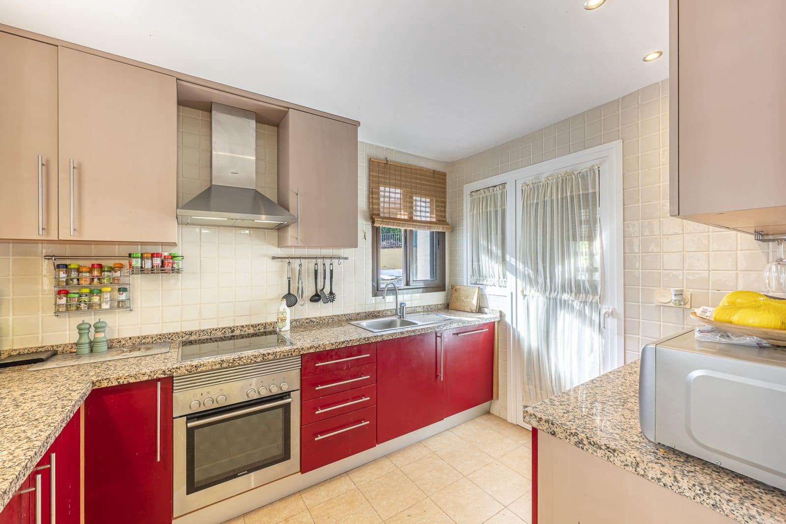 2 bedroom Apartment for sale in La Alcaidesa - € 458,000 (Ref: 9738812)