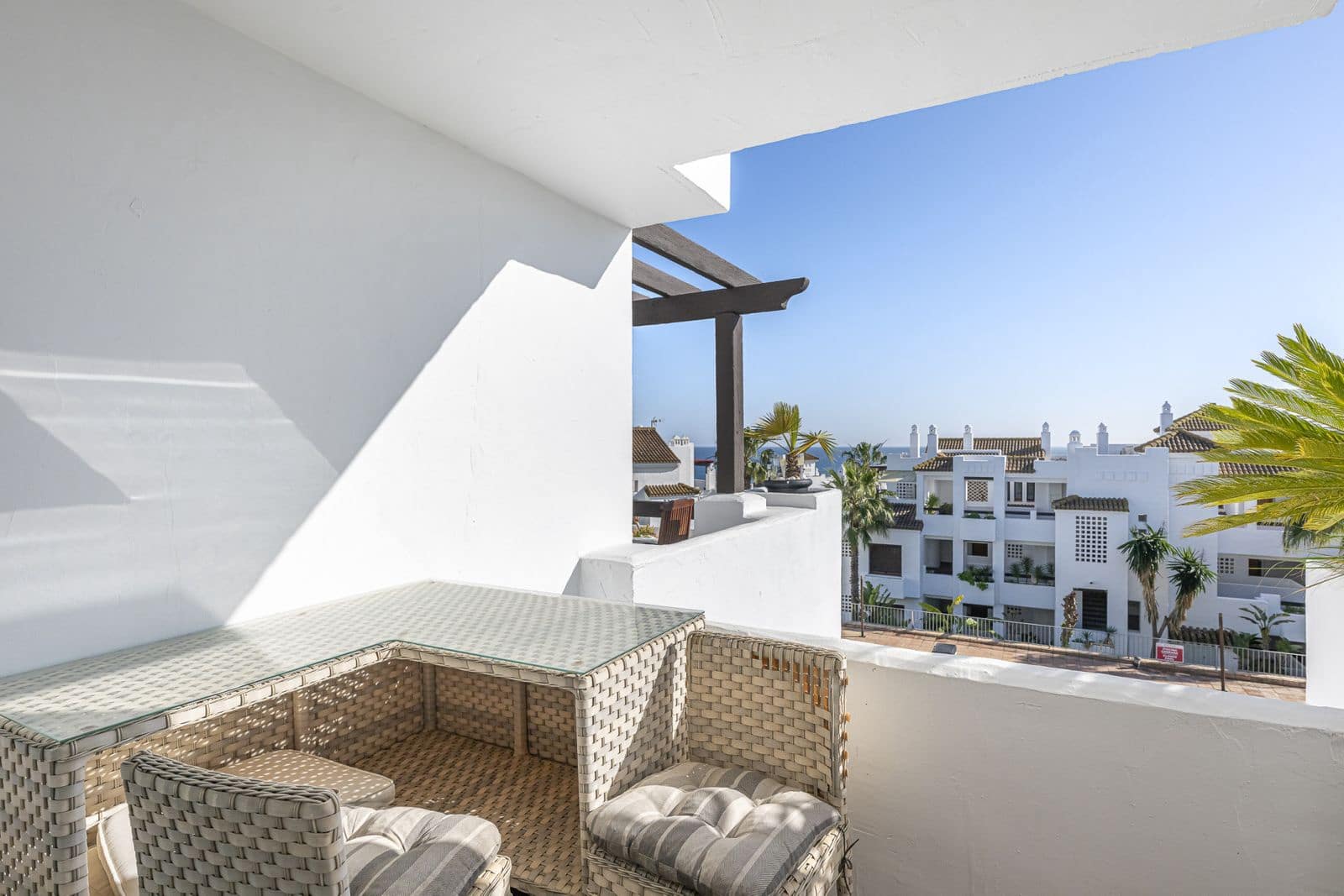 2 bedroom Apartment for sale in La Alcaidesa - € 458,000 (Ref: 9738812)