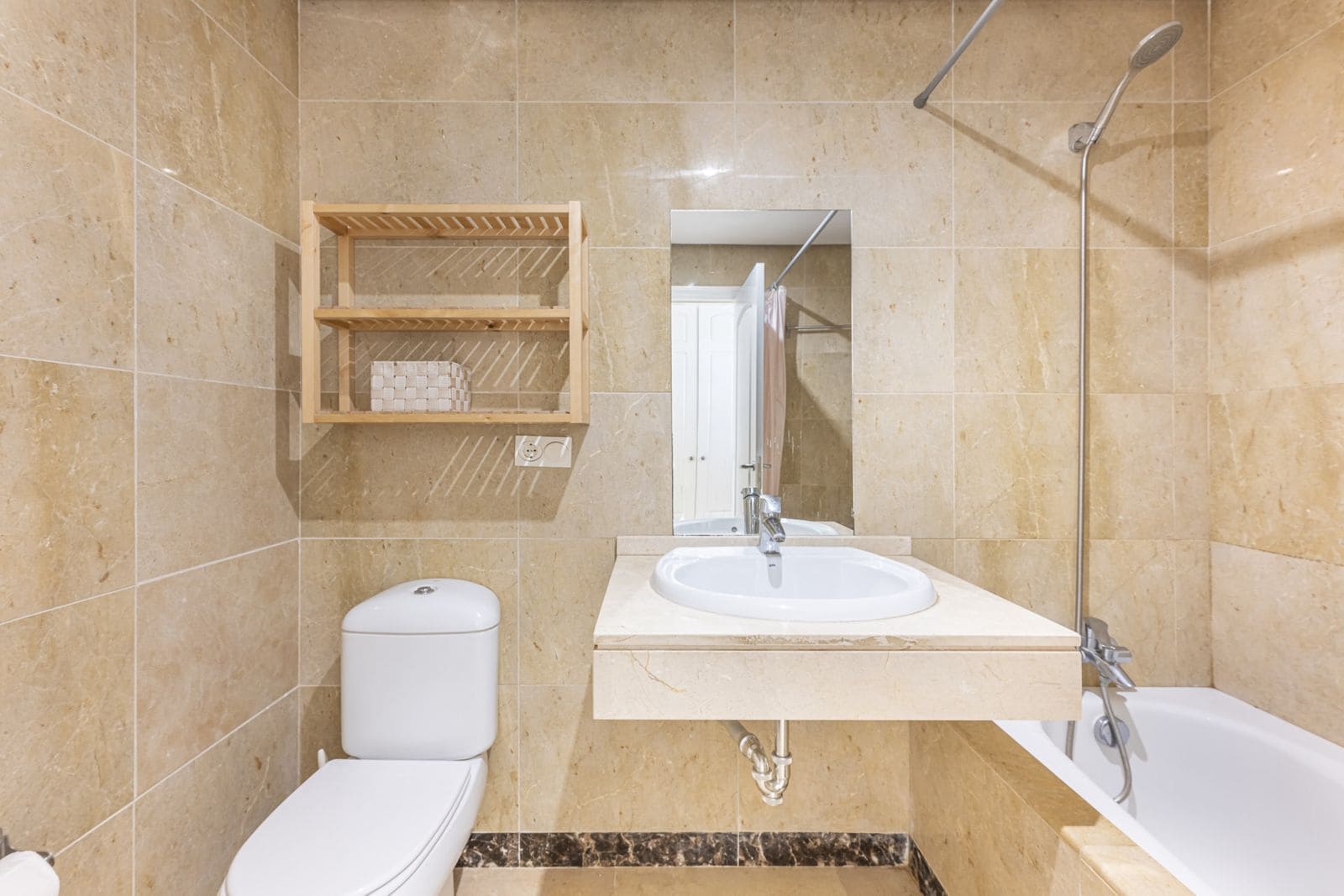 2 bedroom Apartment for sale in La Alcaidesa - € 458,000 (Ref: 9738812)