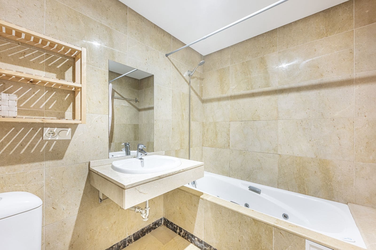 2 bedroom Apartment for sale in La Alcaidesa - € 458,000 (Ref: 9738812)