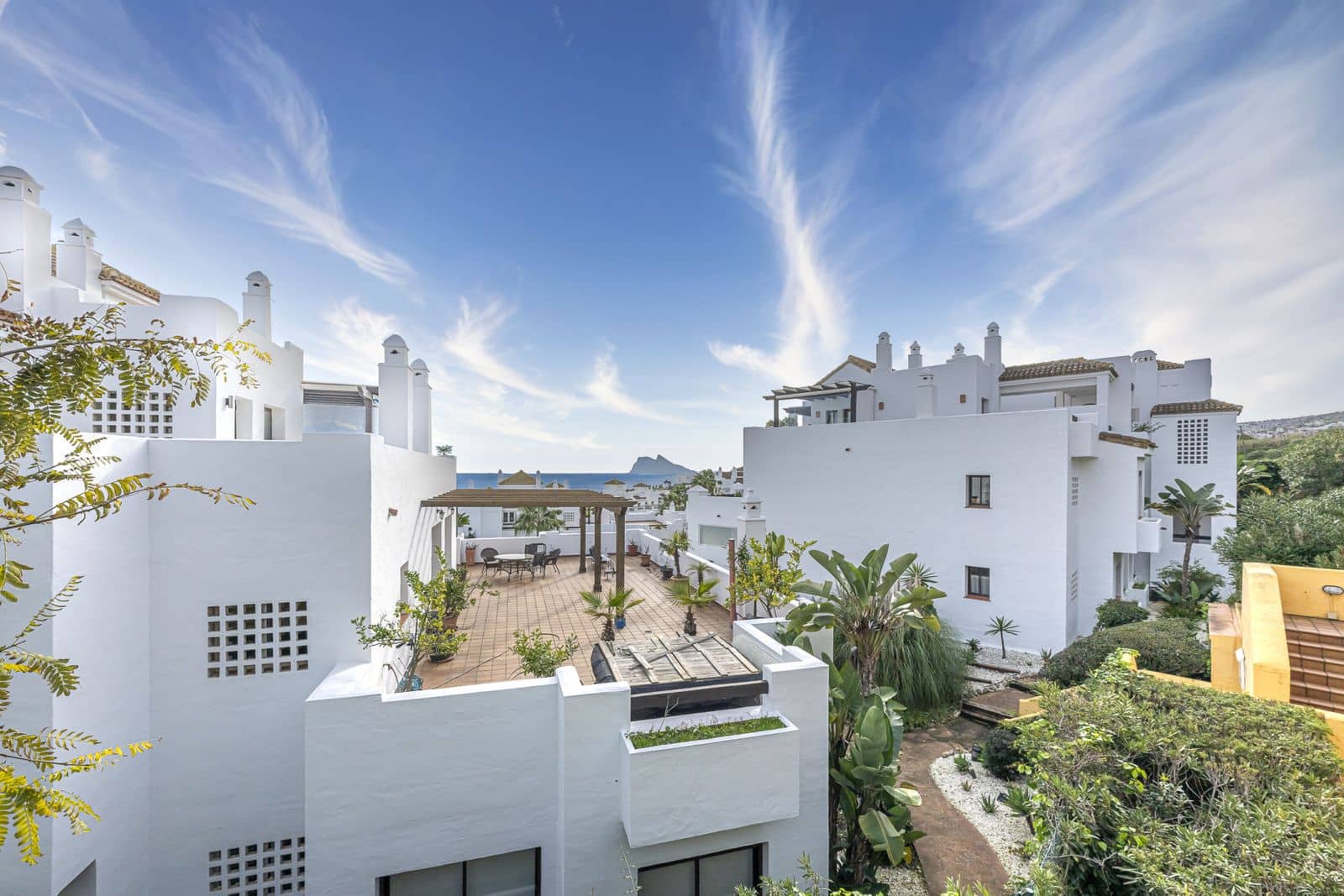 2 bedroom Apartment for sale in La Alcaidesa - € 458,000 (Ref: 9738812)