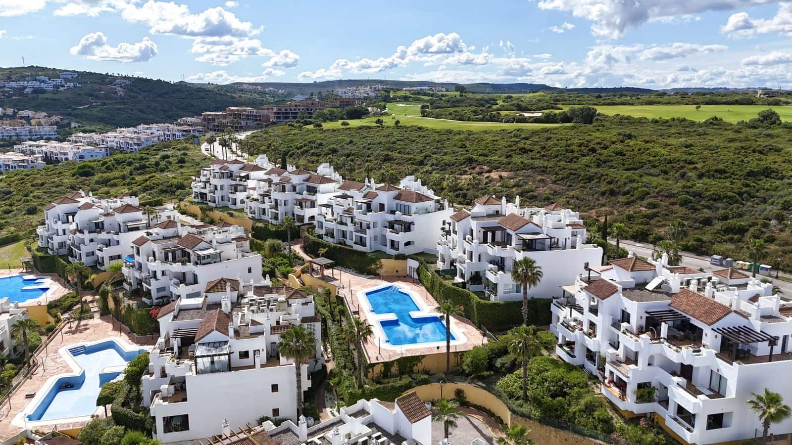 2 bedroom Apartment for sale in La Alcaidesa - € 458,000 (Ref: 9738812)
